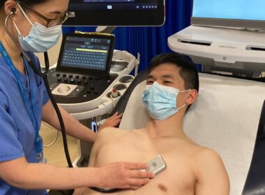 El Estetoscopio De Ia Avanza En El Diagnóstico De Enfermedades Cardiacas En El Reino Unido