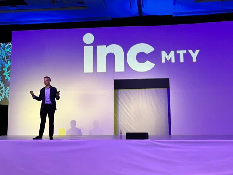 Gerardo Calderón and Laura Aldana, students at Tec de Monterrey CEM, were recognized as Best Entrepreneur of the Year.